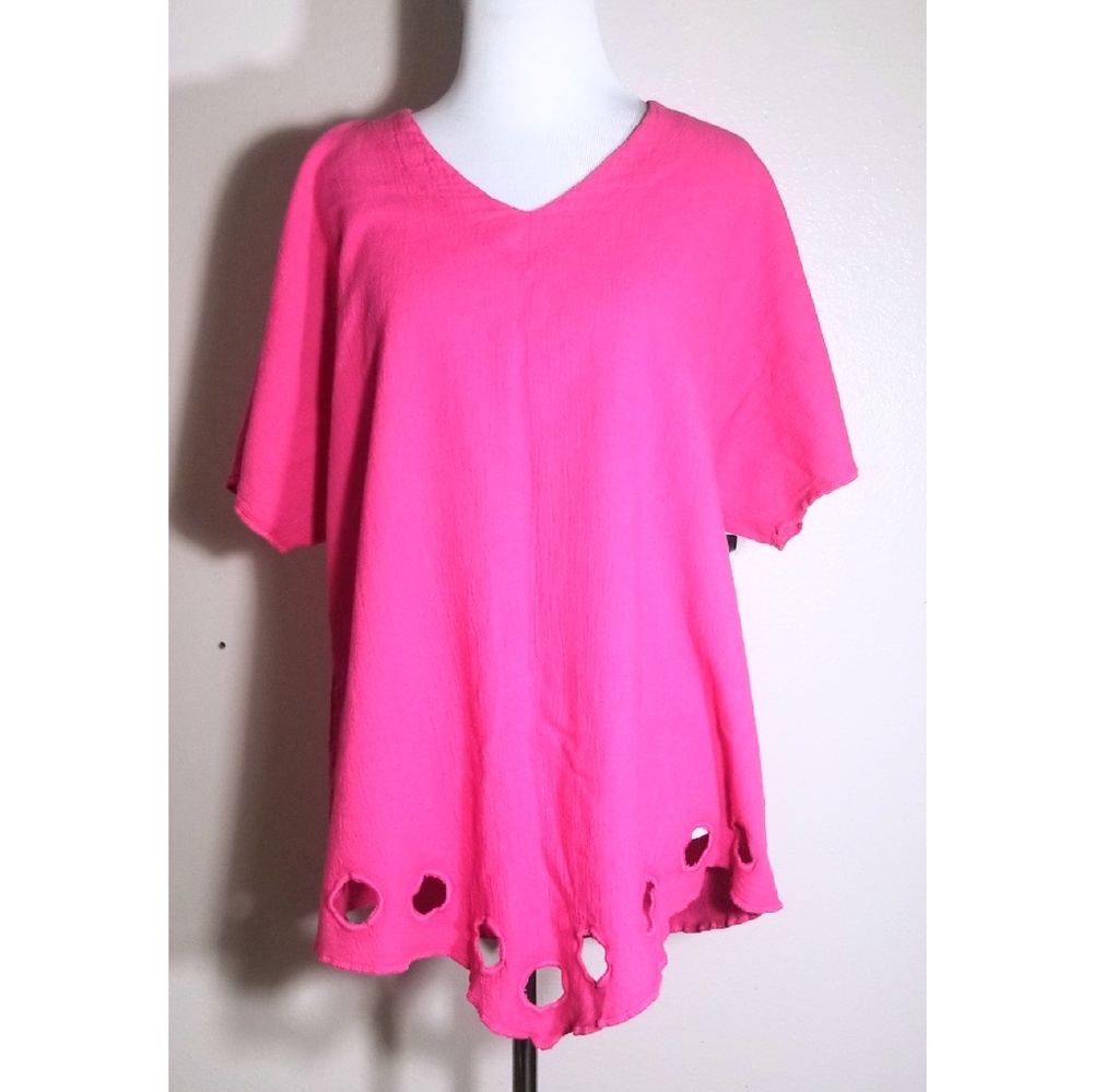 NWT Dunes Bright Pink Top